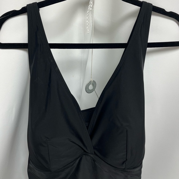 Torrid wire free lightly lined low coverage, black one piece swimsuit size 3 - Picture 2 of 7